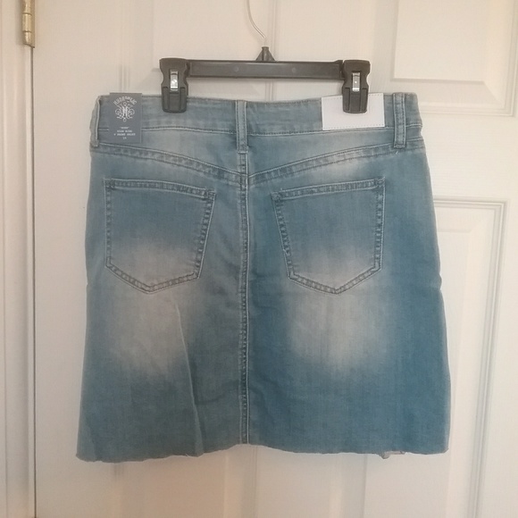 NWT Embroidered Raw Hem Denim Skirt 10 Final Price - Picture 3 of 5